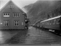 Rjukan stasjon på Rjukanbanen fra 1909. Arkitekt Thorvald Astrup Foto: Høegh-Omdal/Norsk jernbanemuseum (1951).