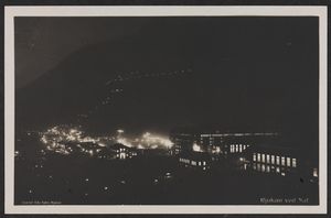 Rjukan ved Nat - no-nb digifoto 20160412 00136 bldsa EYDE 5 07B 033b.jpg