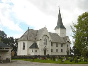 Robekk-kirke3-Molde-Norwa.jpg