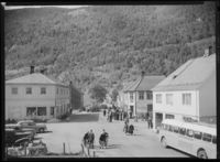 Motiv fra sentrum. Foto: Ukjent / Nasjonalbiblioteket (1956).