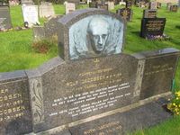 33. Rolf Jacobsen gravminne Berg Halden.jpg