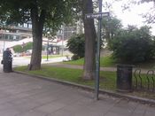 Rolf Strangers plass ligger på den østre del av Rådhusplassen i Oslo.. Foto: Stig Rune Pedersen