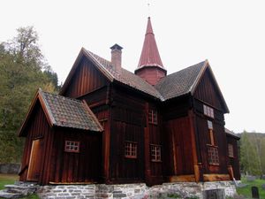 Rollag stavkirke 2013.JPG