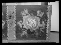 416. Rosemalt kiste, historisk museum, Bergen - no-nb digifoto 20150218 00135 NB MIT FNR 17283.jpg