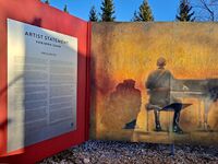 ARTIST STATEMENT. VEBJØRN SAND. PROSJEKTET. Informasjonstavle og bilde. Foto: Eva Rogneflåten (2020)