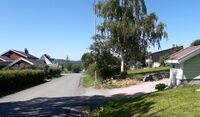 Rudsengvegen, Vestre Toten - fra nr. 38 og nordover til Øverbyvegen. Foto: Tor Olav Haugland (2022).