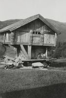 39. Sønstebø Nordre, Telemark - Riksantikvaren-T168 01 0233.jpg