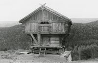 44. Sønstebø Nordre, Telemark - Riksantikvaren-T168 01 0239.jpg