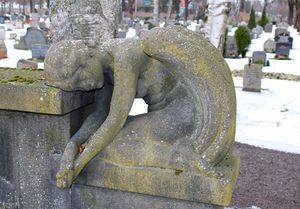 Sørgende engel gravminnedekor Vestre gravlund.jpg
