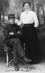 Hans og Lovise Husa (18), han er i eksisen på Ulven leir.