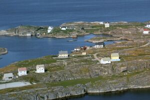 Flyfoto 1961. Frå venstre: gnr 168 bnr 81, bnr 131, bnr 171, gnr 170 bnr 11, gnr 168 bnr 175 og 138 (framme). Til høgre gnr 170 bnr 15. Bak Rognsvågen. Foto: Widerøes Flyveselskap