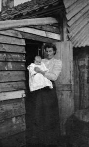 Elisabeth (2) med dottera Lilly (2b).