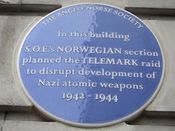 Plakett på bygning ved nr. 206 Baker Street i London, der den norske seksjonen av SOE holdt til. Minneplaketten, med fokus på at Vermork-aksjonen ble planlagt herfra, ble avduket i 2016. Foto: Stig Rune Pedersen