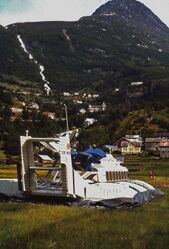 SR-N6/009 på stranda i Geiranger. Foto: Bjørn Foss.