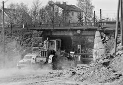 Sagdalsundergangen 1972. Fortsatt trafikk i den gamle undergangen.