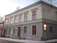 Museet holder til i Sagveien 28, oppført som apotekergård i 1870. Foto: Stig Rune Pedersen (2012)