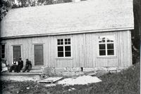 Salem ved Folkestadbyen då det var ferdig bygd 1939. Skanna foto frå boka Kyrkjene i Fyresdal.