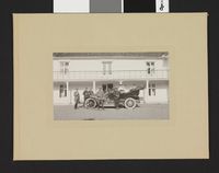 78. Sam Eyde med bil og gruppe på Dal i Ullensaker - no-nb digifoto 20160415 00228 bldsa EYDE00077.jpg