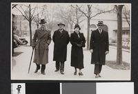 53. Sam Eyde med ukjent gruppe - no-nb digifoto 20160420 00187 bldsa EYDE 5 13 og 14 072.jpg