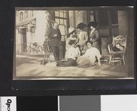 336. Sam Eyde og Ulla Eyde med gruppe i Lübeck - no-nb digifoto 20160421 00176 bldsa EYDE 5 03 019.jpg