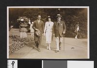 107. Sam og Haakon Eyde med ukjent kvinne - no-nb digifoto 20160420 00189 bldsa EYDE 5 13 og 14 074.jpg