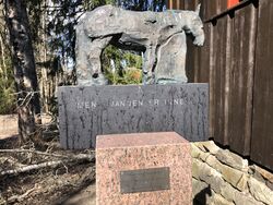 Sandbekkstua, minnestøtte om plankekjørerne.