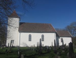 Sande kirke Vestfold 2012.jpg