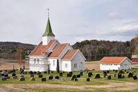 Tollehaugveien 96, Kodal kirke. Langkirke hvor eldste del er fra 1100-tallet. Foto: Roy Olsen (2008).