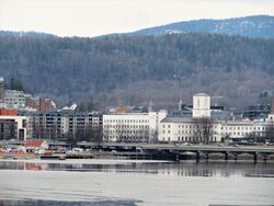 Sandvika sett fra Høvikodden våren 2023. Foto: Stig Rune Pedersen