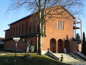 Sankt Olav kirke Tønsberg 2015.jpg