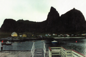 Sanna Sande Træna 1990-årene havn bebyggelse.png