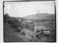 Sauland med Sauland kyrkje i bakgrunnen.