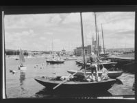 398. Seilbåter og Dronningen - no-nb digifoto 20141209 00044 NB MIT FNR 20766.jpg