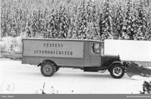 Selburutens godsbil med snøplog 1930.jpg