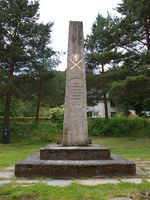 Bauta reist 1914 til minne om striden mot Sverige 1807-1814. Minnesmerke ved Seljord kirke.