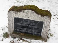 Sersjant Martin P. Eng og kona. Et særegent gravminne, støpt og med polert tekstplate.