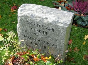 Sigrid og Håkon Christie gravminne Oslo.jpg