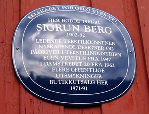 Sigrun Berg blå plakett Damstredet.JPG