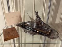 Sigurd Hoels skrivesaker står utstilt. Foto: Siri Iversen (2021).