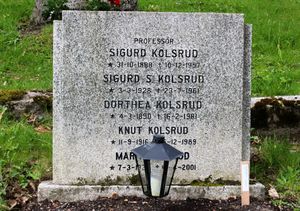 Sigurd Kolsrud gravminne Bærum.jpg