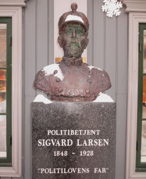 Sigvard Larsen byste Lillehammer.JPG