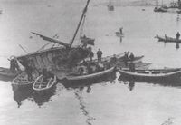 Sildesteng på Bergsvågen ved Harstad. Foto: Ukjent (1916).