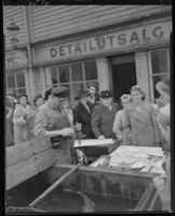 487. Sjømatmarked - no-nb digifoto 20151105 00136 NB MIT FNR 06576.jpg