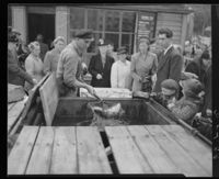 484. Sjømatmarked - no-nb digifoto 20151105 00139 NB MIT FNR 06575B.jpg