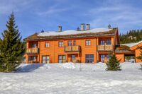 Ferieleiligheter ved Natrudstilen på Sjusjøen. Foto: Leif-Harald Ruud (2022)