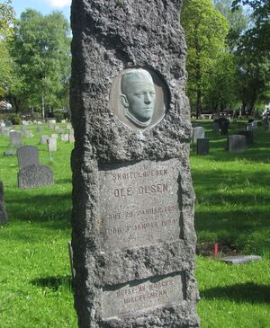 Skøyteløperen Ole Olsen gravminne.jpg