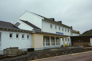 Skavøypoll skule inngang 2016.jpeg