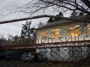 Skifjord skule port (2016).jpg