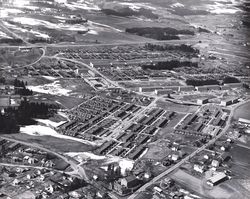 Skjettenbyen fra sørøst 1980. Stav distriktsfengsel nærmest, Skjettenveien og Øvre Ryens vei mot venstre, Nordbyveien mot høyre. Lengre bak går Nordens vei inn i Skjettenbyen.