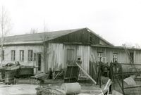 Skofabrikken i gammel tyskerbrakke på Låkejordet i Strømmen, her fotografert etter et branntilløp.